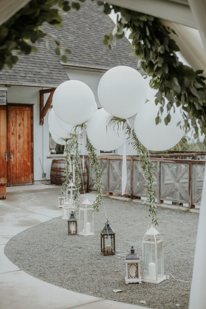 balloon with garland entrance